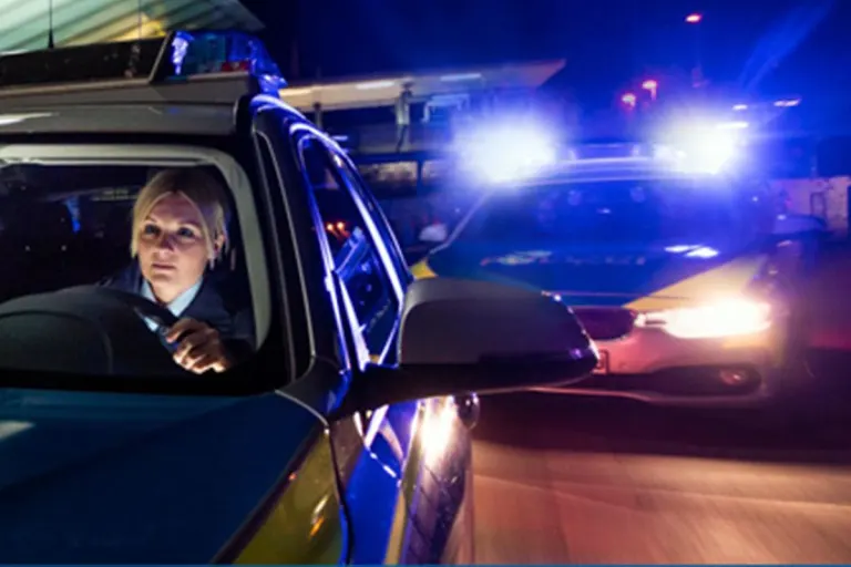 Hamburg - 19-Jähriger lebensgefährlich verletzt