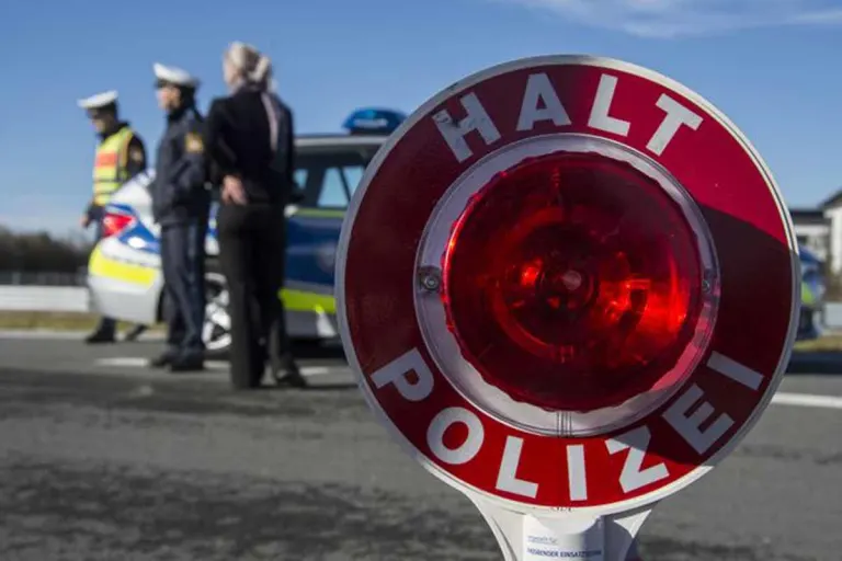 Blomberg - Verfolgungsfahrt endet für 27-Jährigen in Nervenklinik