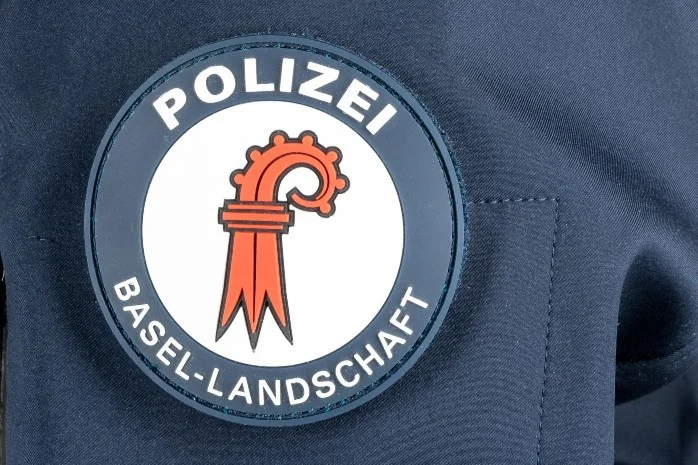 Münchenstein BL - Personenwagenlenker verursacht Selbstunfall 