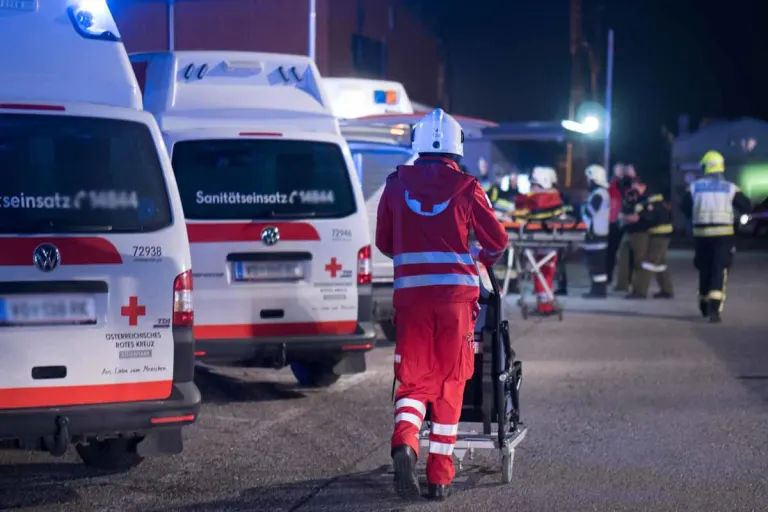 Wiener Neustadt - Autobahn nach schweren Unfall gesperrt