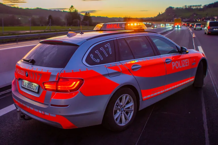 Luzern - Stau nach Massenkarambolage auf der A2