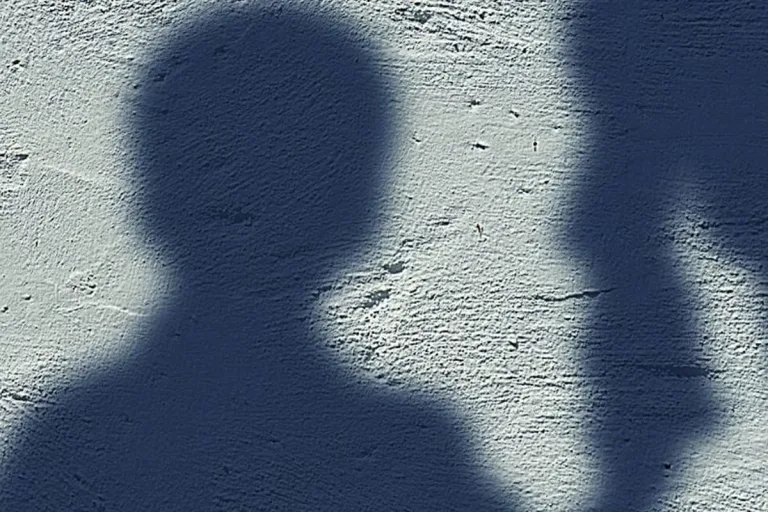 Drama in Saarbrücken – Kind stürzt vor Augen seiner Familie zwölf Meter in die Tiefe