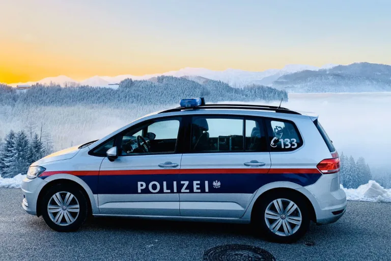 St. Georgen – 16-Jähriger fährt Omas Auto gegen Hausmauer