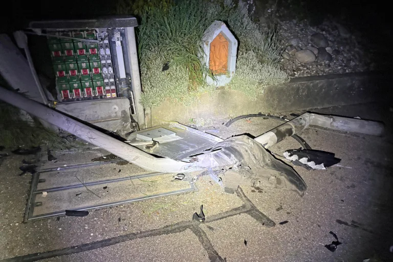Unfall in Roggliswil LU – Lenker fährt betrunken in Kandelaber