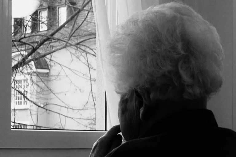 Bremen - 88-Jährige betrogen und ausgeraubt