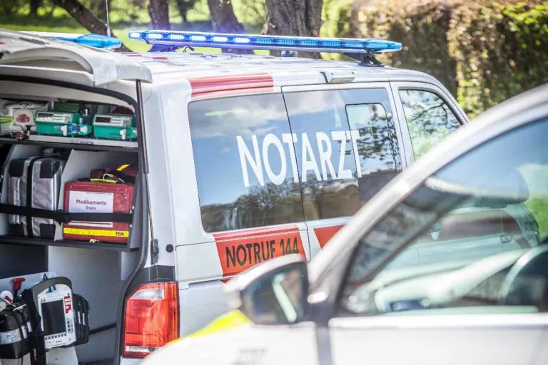 Bad Ischl - Rutschendes Moped erfasst Fußgängerin