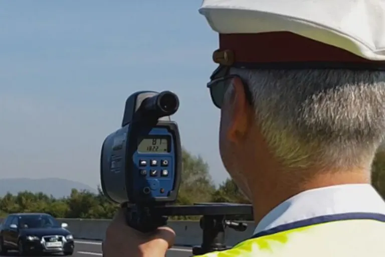 Innsbruck – Junglenker mit 109 km/h in 60er-Zone gestoppt