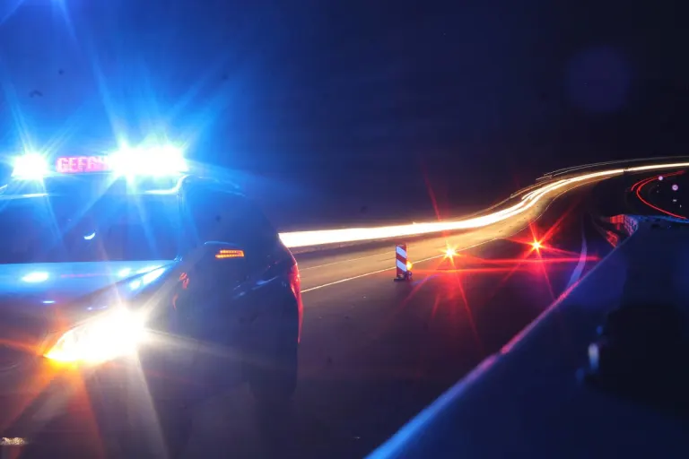 Mattighofen - Zwei Polizisten verletzten sich bei einer Verfolgung