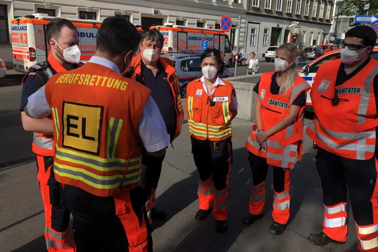 Wien - Mann von Motorrad erfasst und lebensgefährlich verletzt
