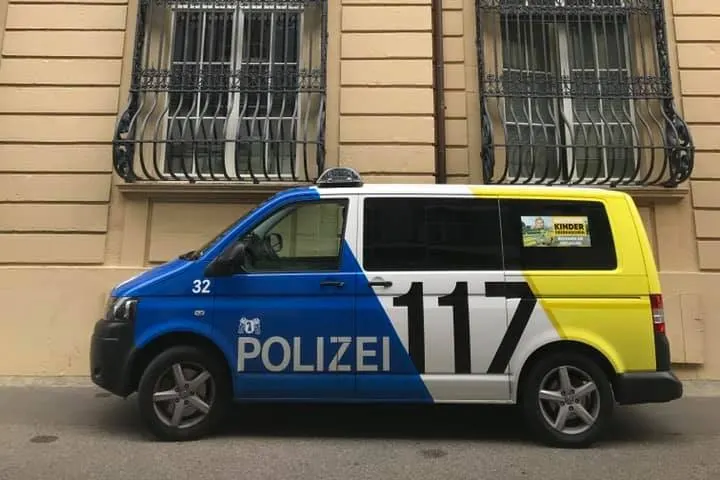 Basel-Stadt - Frau von Velofahrer angegangen und ausgeraubt