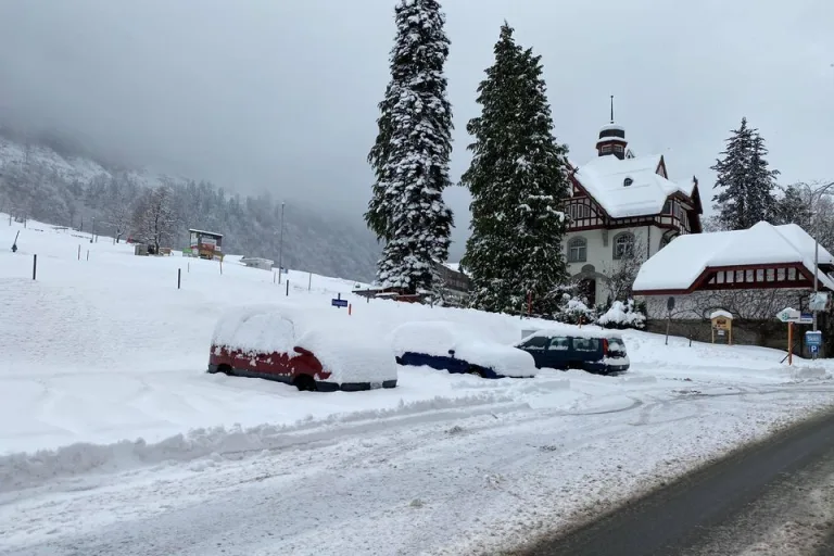 Warnung - Winterliche Strassenverhältnisse am Montag und Dienstag