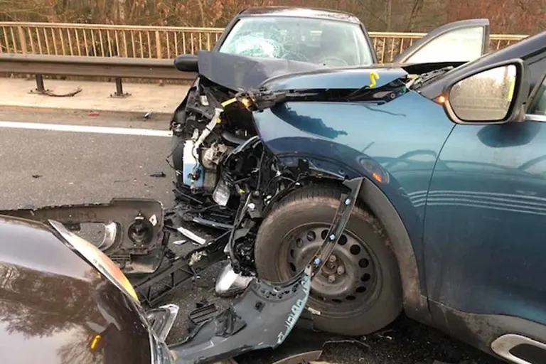 Landau – Eingenickt und Unfall gebaut