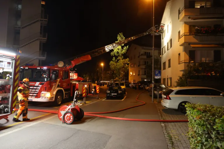 Zug – Überhitzte Pfanne löst Brand in Mehrfamilienhaus aus