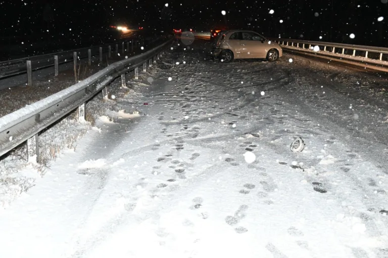 Lienz / Rüthi SG - Mehrere Unfälle auf der schneebedeckten Autobahn