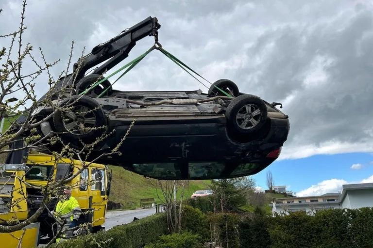 Unfall in Immensee SZ - Führerloses Auto macht sich selbstständig