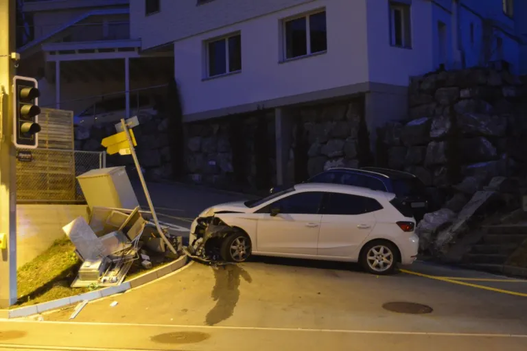 Herisau AR - Selbstunfall mit hohem Sachschaden