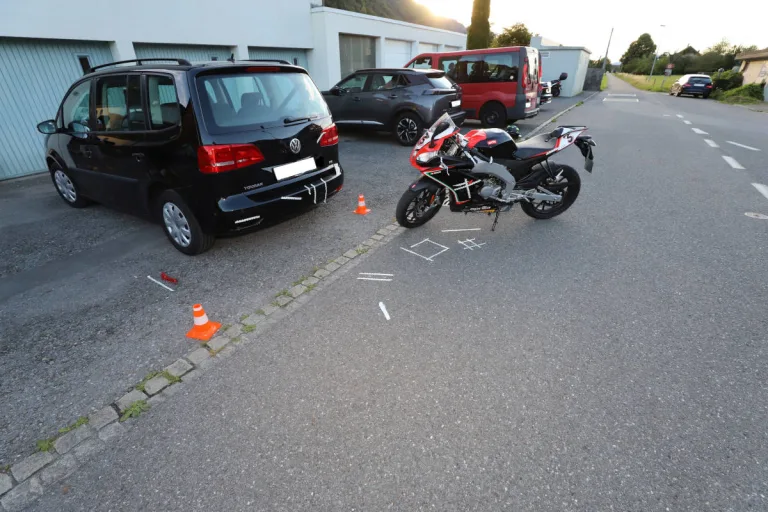 Niederurnen GL – Ohne Führerausweis Unfall mit Motorrad gebaut
