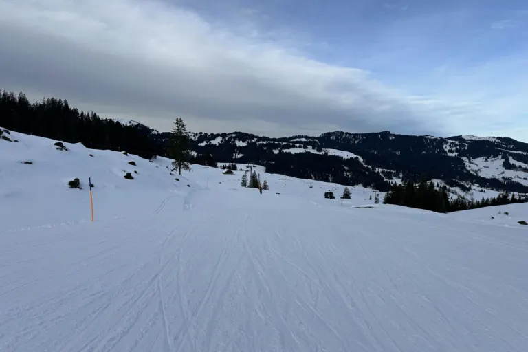 Oberiberg SZ – Snowboarder bei Unfall lebensbedrohlich verletzt