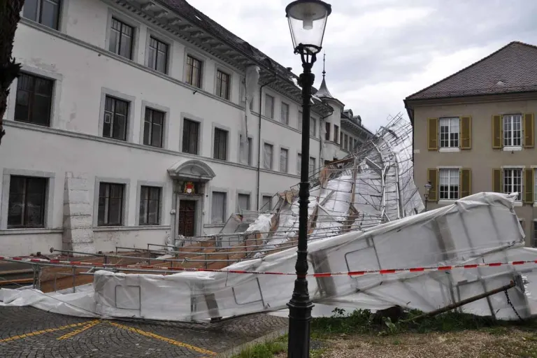 Unwetter im Kanton Solothurn - Baugerüst stürzte am Rathaus ein