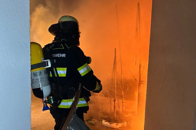 München BY – Starke Rauchentwicklung durch Brand in Eisdiele