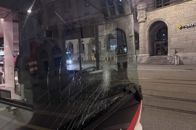 Mann randaliert am Hauptbahnhof St.Gallen