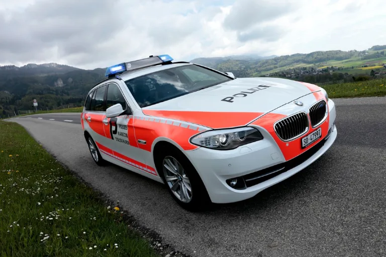 Aeschi SO - Selbstunfall mit E-Bike infolge einem gespannten Pressengarn quer über die Strasse – eine Person verletzt