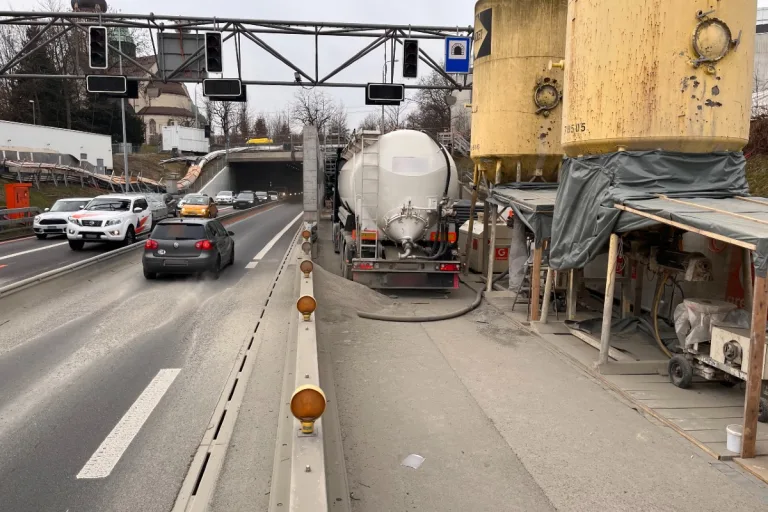Tragischer Arbeitsunfall auf der A1 bei St.Gallen