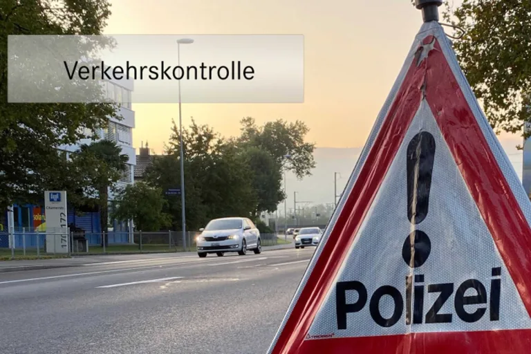 Stadt Zug - 27-jähriger Motorradfahrer entzieht sich Polizeikontrolle