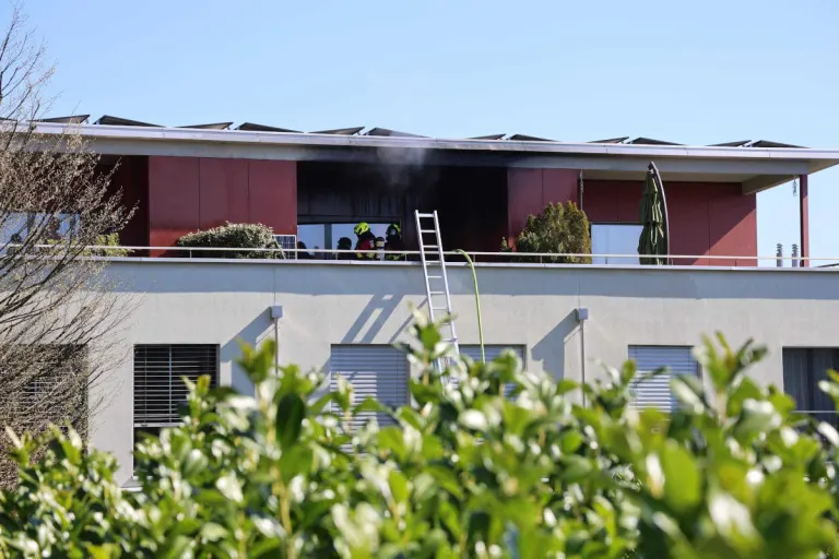 Brand in Risch Rotkreuz ZG – Feuer auf Balkon ausgebrochen