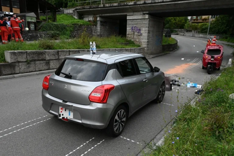 Meilen ZH – Schwerer Unfall - Feuerwehr befreit eingeklemmten E-Dreiradfahrer