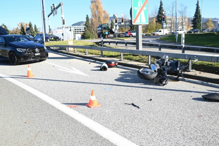 St.Gallen - Motorradfahrer unbestimmt verletzt
