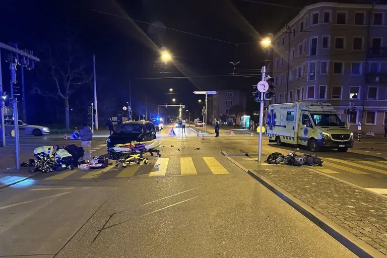 Basel - Motorradfahrer (16) bei schwerem Unfall verletzt