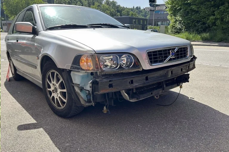 Unfall in Schaffhausen – Lernfahrer kollidiert beim Abbiegen