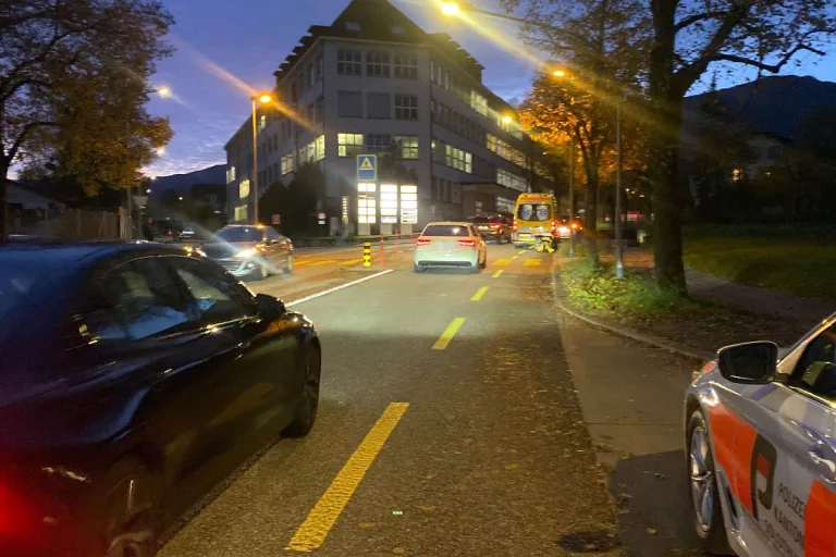 Solothurn - Motorradfahrer erfasst Fussgängerin frontal