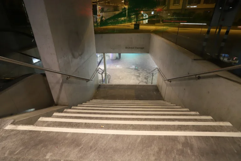 Stadt St. Gallen - Fahrradfahrer bei Selbstunfall verletzt