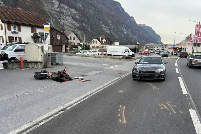 Netstal GL - Auf der Gegenfahrbahn verunfallt