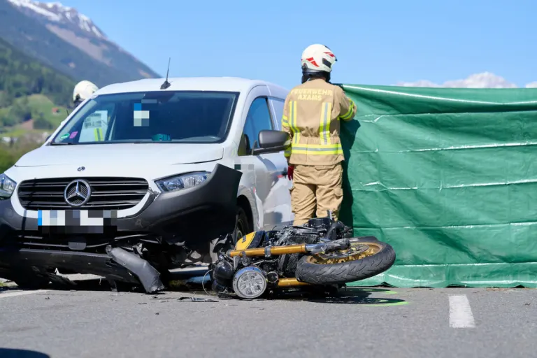 Axams – Motorradfahrer bei Unfall schwer verletzt