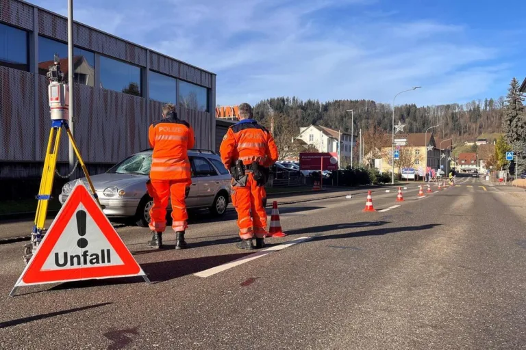 Turbenthal ZH – Autofahrer erfasst 15-Jährigen frontal