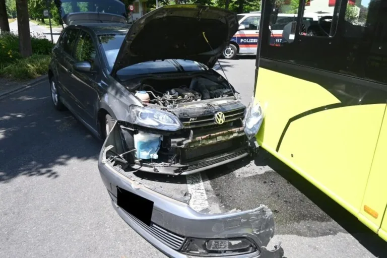 Unfall in Balzers FL - Mit einem Linienbus kollidiert 