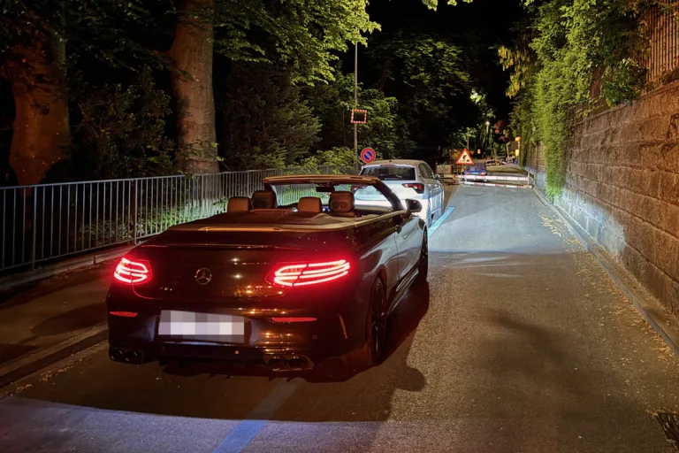 St. Gallen – Fahrunfähig im Mercedes AMG vor der Polizei geflüchtet