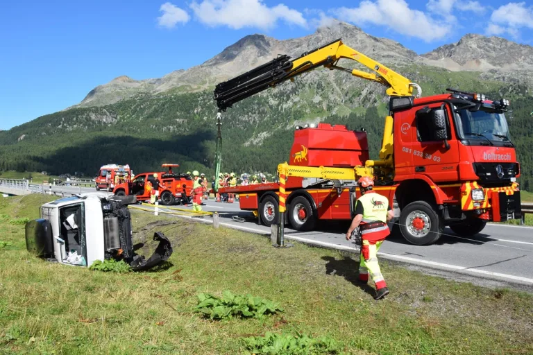 Unfall in Silvaplana GR – Fünf Verletzte bei Kollision mit Kleinbus