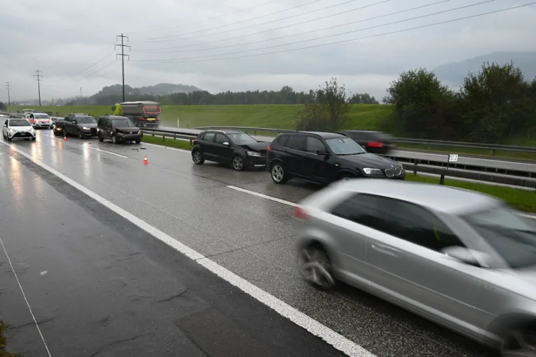 Haag SG - Auffahrunfall mit drei beteiligten Autos