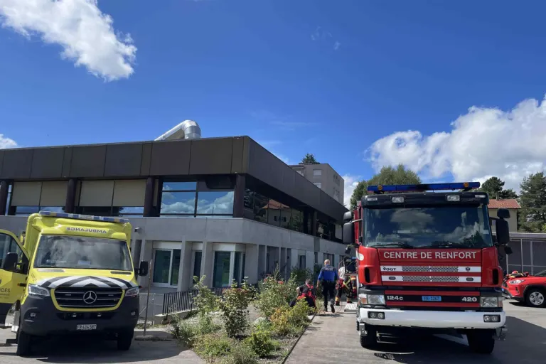 Romont FR – Evakuierung nach Brand in Orientierungsschule