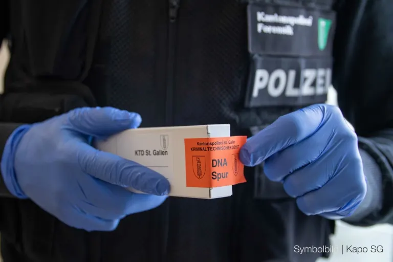 Flawil SG - Unbekannte Täter brechen in Café ein