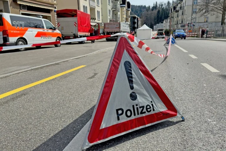 St. Gallen - 83-jährige Fussgängerin bei Unfall tödlich verletzt