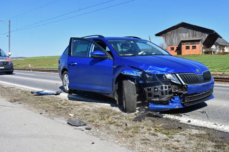 Eschenbach LU - Kollision zwischen zwei Autos