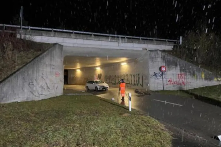Adlikon b. Andelfingen – 12-jähriger Radfahrer schwer verletzt