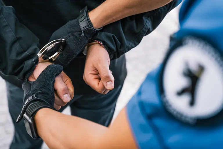 St.Gallen – Zugpassagier randaliert bei Polizeieinsatz