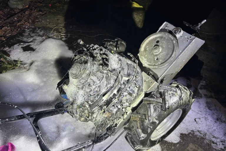 Arth SZ – Mähmaschine gerät nach Schweissarbeiten in Brand