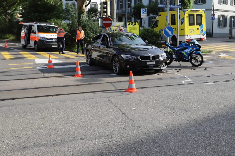 Stadt St.Gallen – Motorrad kollidiert mit Auto